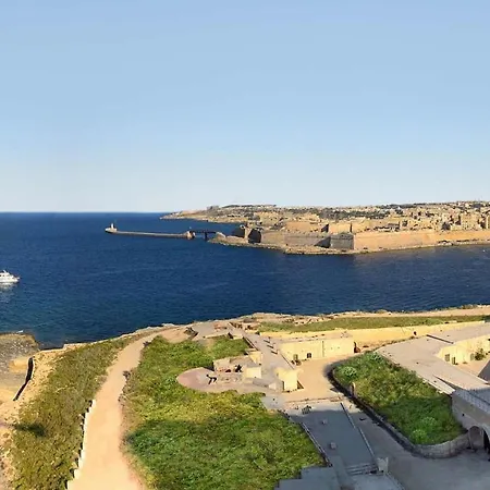 Modern 2 Bedroom Maisonette In Sliema Apartman