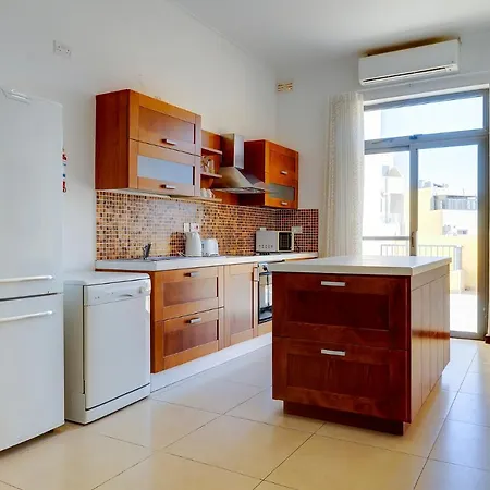 Modern 2 Bedroom Maisonette In Sliema Apartman *